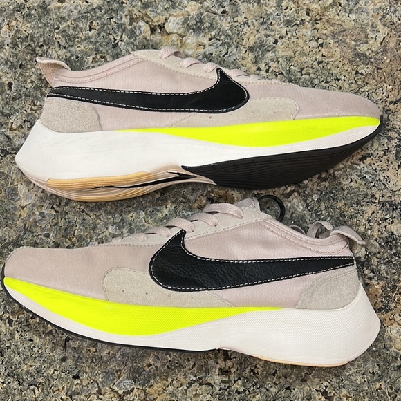 Nike Moon Racer String
Size 10.5
String/Black-Sail-Volt - Picture 2 of 9